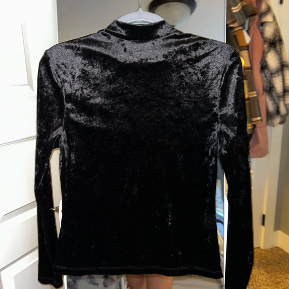 H&M Black Velvet long sleeve top - Picture 5 of 5